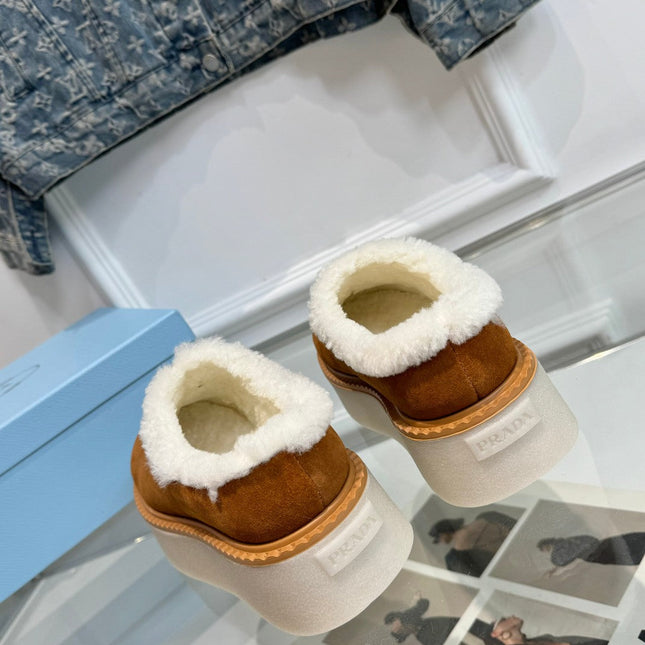 TRIANGLE LOGO MULES IN BRONZE BROWN SUEDE AND SHEARLING LINING