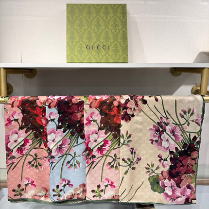 GUCCI 25S SCARF 180 IN SILK 737206