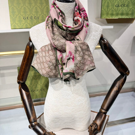 GUCCI 25S SCARF 180 IN SILK 737207