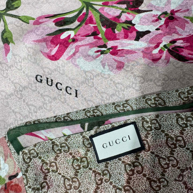 GUCCI 25S SCARF 180 IN SILK 737207