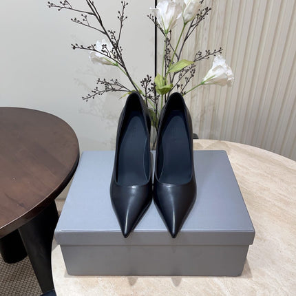 CURVED HEEL SHALLOW MOUTH PUMPS IN BLACK CALFSKIN