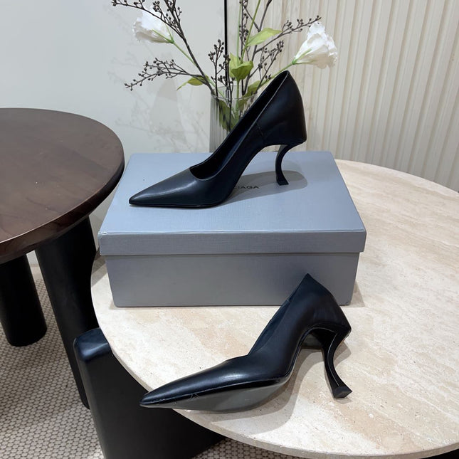 CURVED HEEL SHALLOW MOUTH PUMPS IN BLACK CALFSKIN