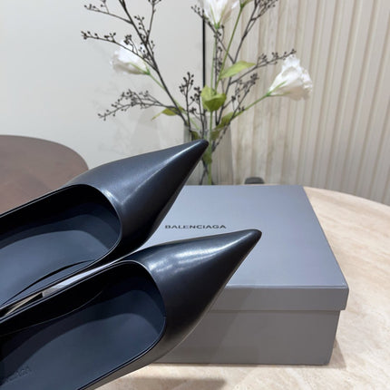 CURVED HEEL SHALLOW MOUTH PUMPS IN BLACK CALFSKIN