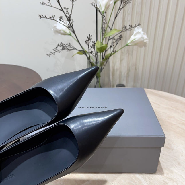 CURVED HEEL SHALLOW MOUTH PUMPS IN BLACK CALFSKIN