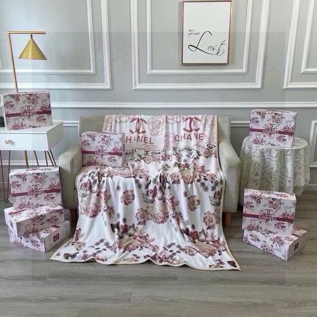 FLOWER BLANKET IN COLORFUL MILK VELVET 420225