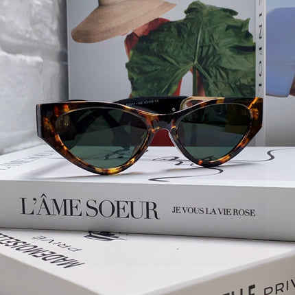 FF DIAMONDS CAT-EYE FRAME SUNGLASSES 557149 IN ACETATE