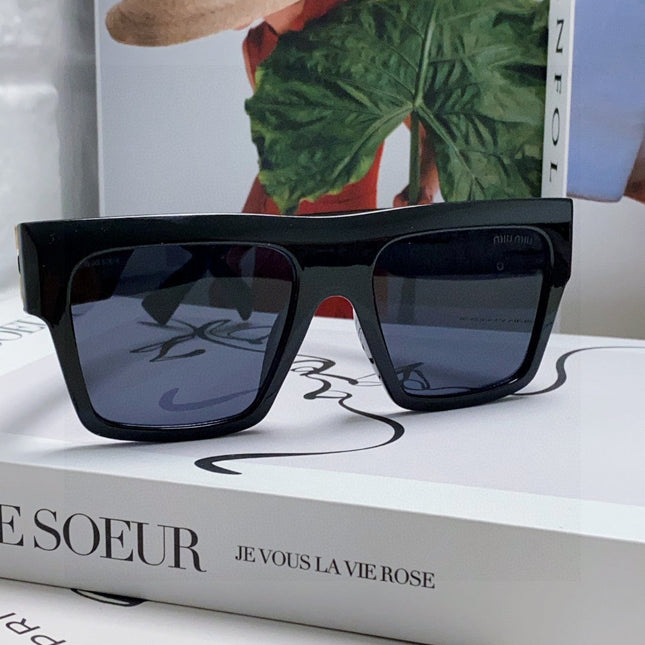 RUNWAY SQUARE SUNGLASSES 513010 IN BLACK ACETATE