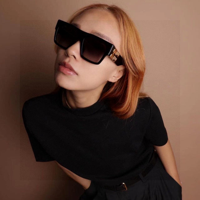 RUNWAY SQUARE SUNGLASSES 513010 IN BLACK ACETATE