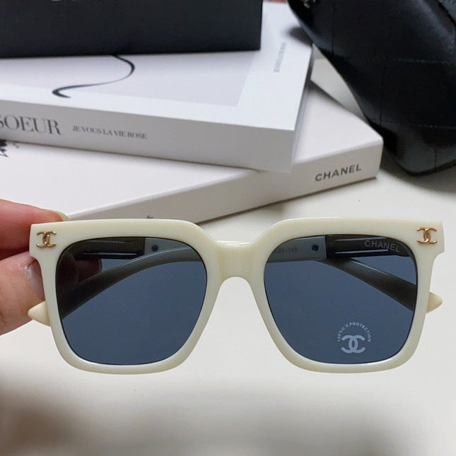 SQUARE SUNGLASSES 632878 IN WHITE ACETATE