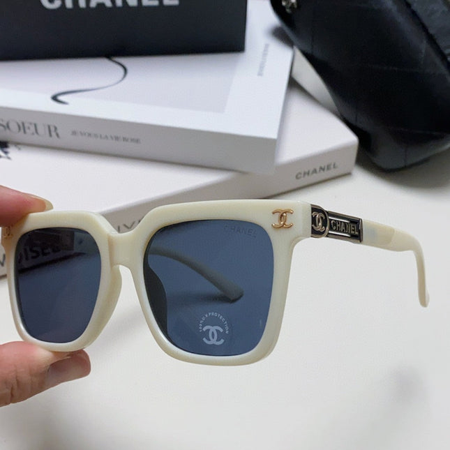 SQUARE SUNGLASSES 632878 IN WHITE ACETATE