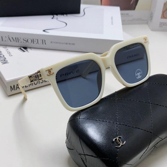 SQUARE SUNGLASSES 632878 IN WHITE ACETATE