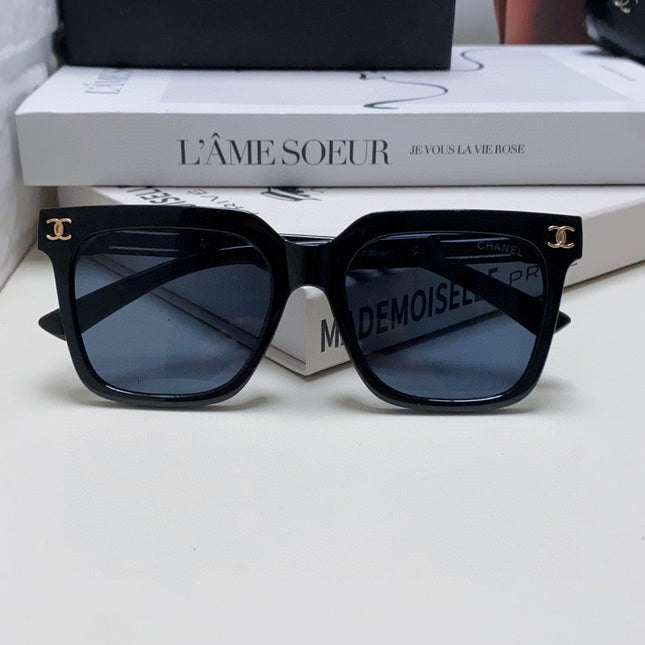 SQUARE SUNGLASSES 632880 IN BLACK ACETATE