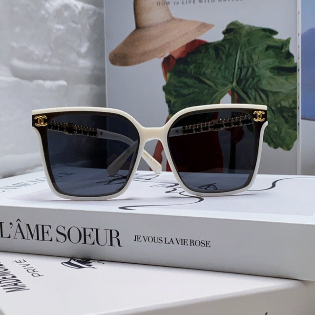 SQUARE SUNGLASSES 632885 IN WHITE ACETATE