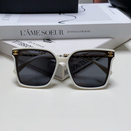 SQUARE SUNGLASSES 632885 IN WHITE ACETATE