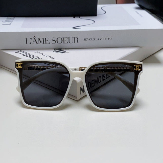 SQUARE SUNGLASSES 632885 IN WHITE ACETATE