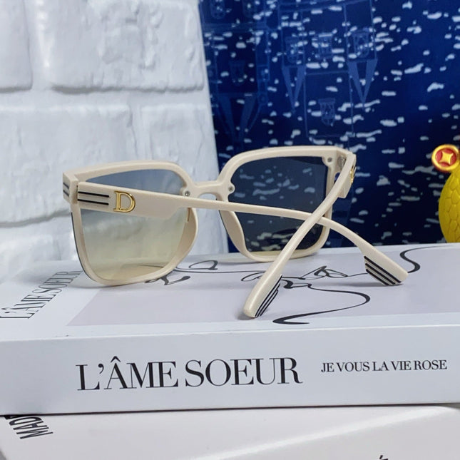 MONTAIGNE SUNGLASS 560858 IN IVORY ACETATE GREY YELLOW SMOKE LENSES