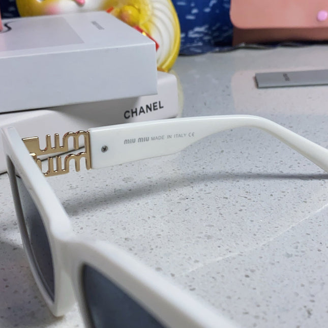 GLIMPSE SUNGLASSES 558346 IN WHITE ACETATE GOLD EMBOSSED LOGO