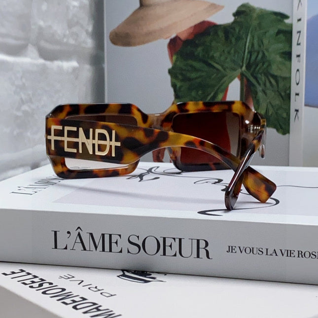 EMBOSSED LOGO DIAGONAL RECTANGULAR SUNGLASSES 563312 IN ACETATE