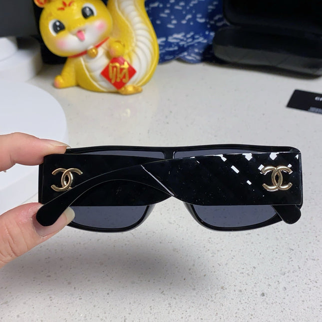 SQUARE SUNGLASSES 641782 IN BLACK ACETATE