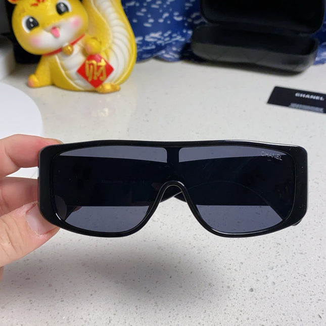 SQUARE SUNGLASSES 641782 IN BLACK ACETATE