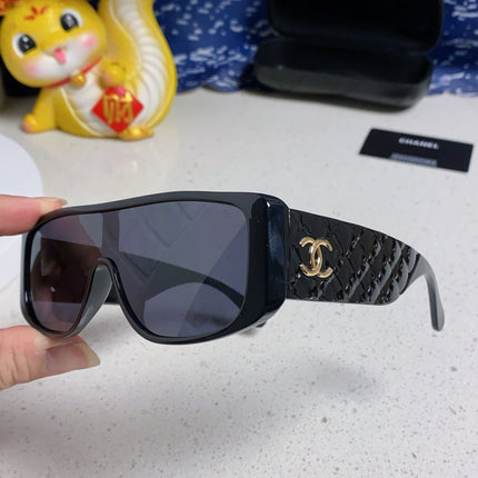 SQUARE SUNGLASSES 641782 IN BLACK ACETATE