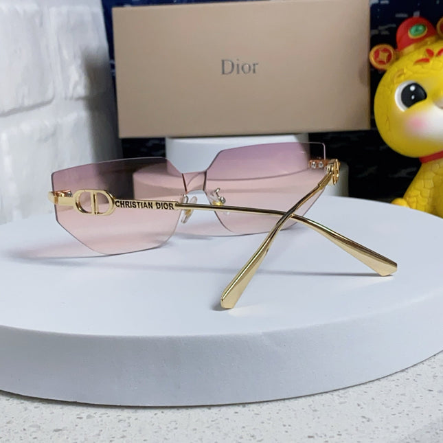 MONTAIGNE SUNGLASS 563191 IN GOLD METAL PINK SMOKE LENSES