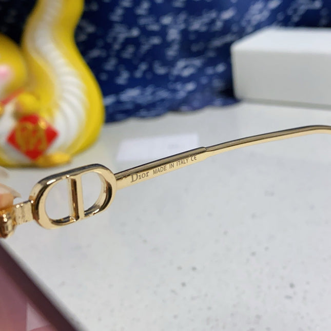 MONTAIGNE SUNGLASS 563191 IN GOLD METAL PINK SMOKE LENSES