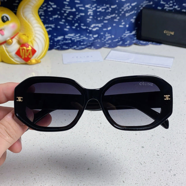 TRIOMPHE SQUARE SUNGLASS  566743 IN BLACK ACETATE GRADIENT SMOKE LENSES