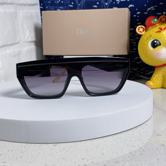 MONTAIGNE SUNGLASS CLUB M7U IN BLACK ACETATE