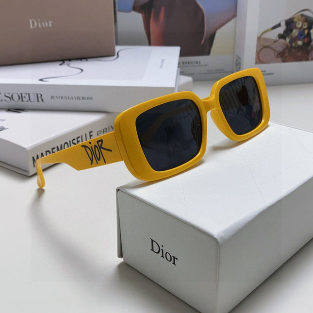 MONTAIGNE SUNGLASS 571593 IN YELLOW ACETATE TEXT LOGO