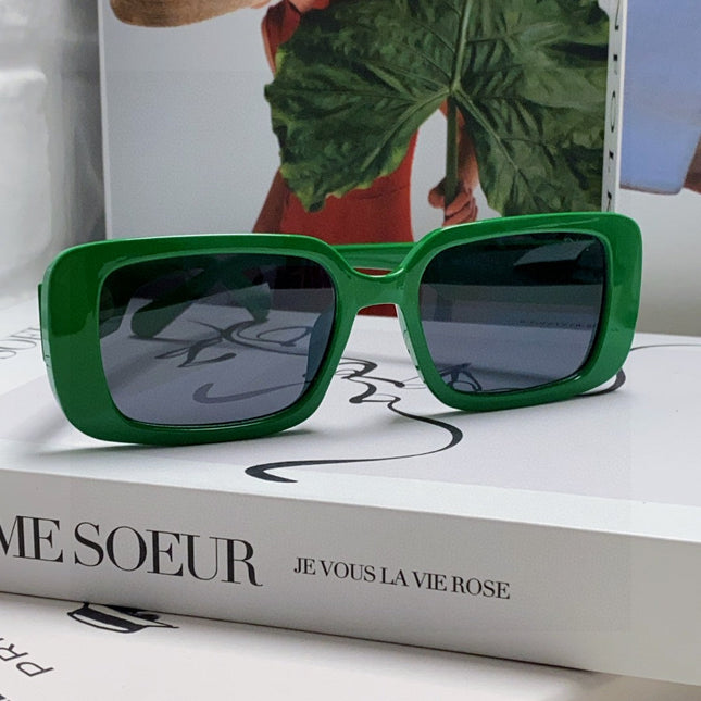 MONTAIGNE SUNGLASS 571594 IN GREEN ACETATE TEXT LOGO