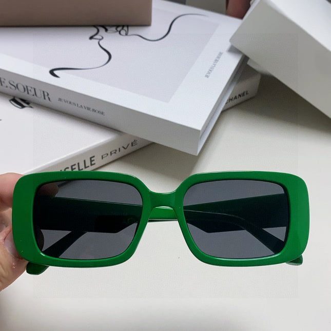 MONTAIGNE SUNGLASS 571594 IN GREEN ACETATE TEXT LOGO