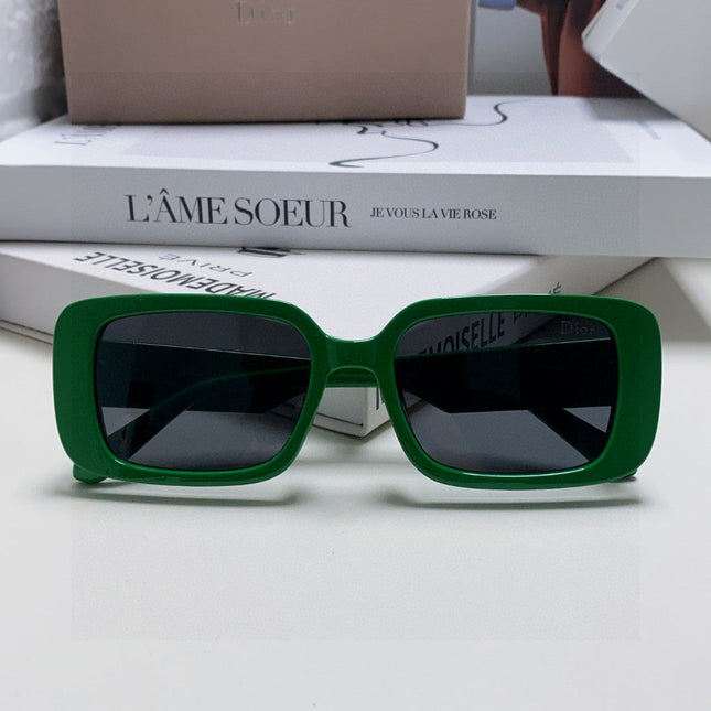 MONTAIGNE SUNGLASS 571594 IN GREEN ACETATE TEXT LOGO