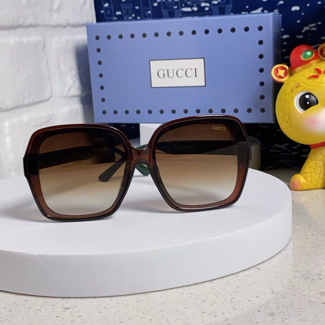 SQUARE FRAME SUNGLASSES 573309 IN ACETATE EMBOSSED LOGO