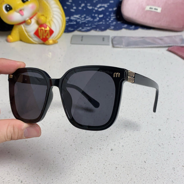 GLIMPSE SQUARE SUNGLASSES 554617 IN BLACK ACETATE BLACK LENS