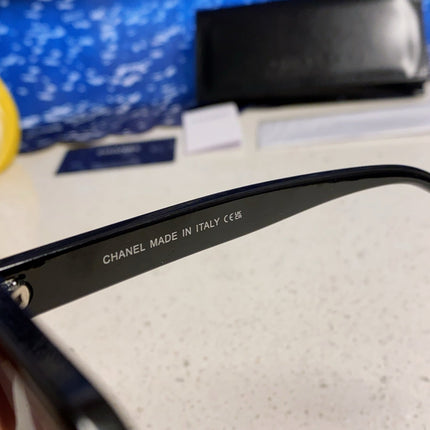 SQUARE SUNGLASSES 638932 IN BLACK ACETATE