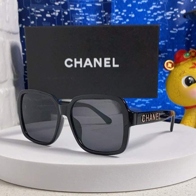 SQUARE SUNGLASSES 638932 IN BLACK ACETATE