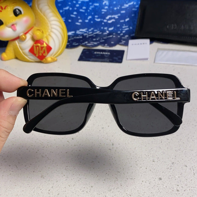 SQUARE SUNGLASSES 638932 IN BLACK ACETATE