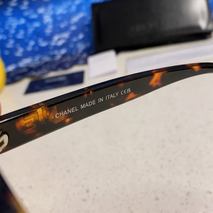 SQUARE SUNGLASSES 638933 IN HAVANA ACETATE