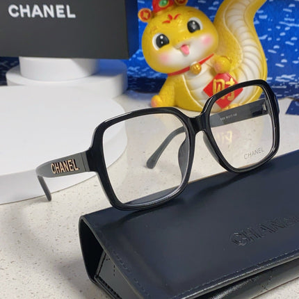 SQUARE SUNGLASSES 638934 IN BLACK ACETATE