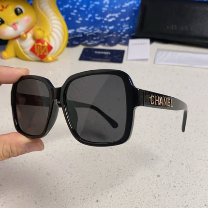 SQUARE SUNGLASSES 638932 IN BLACK ACETATE