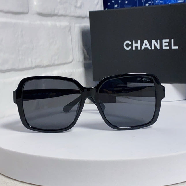 SQUARE SUNGLASSES 638932 IN BLACK ACETATE