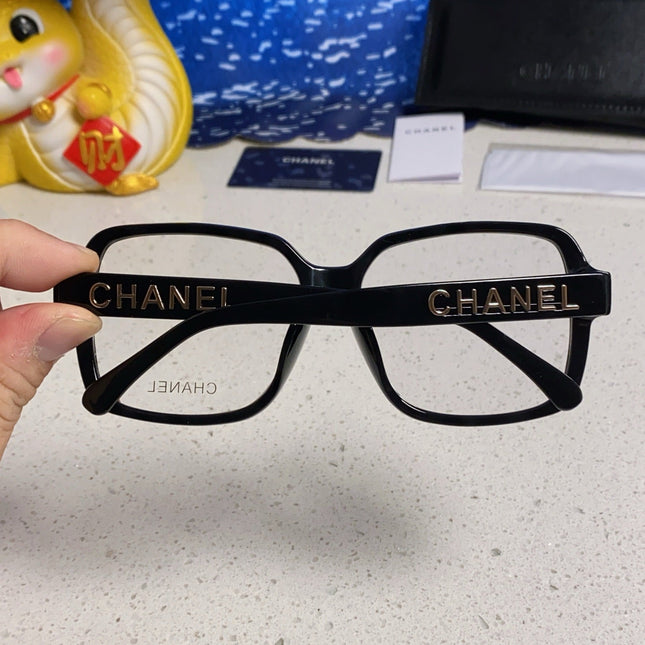 SQUARE SUNGLASSES 638934 IN BLACK ACETATE