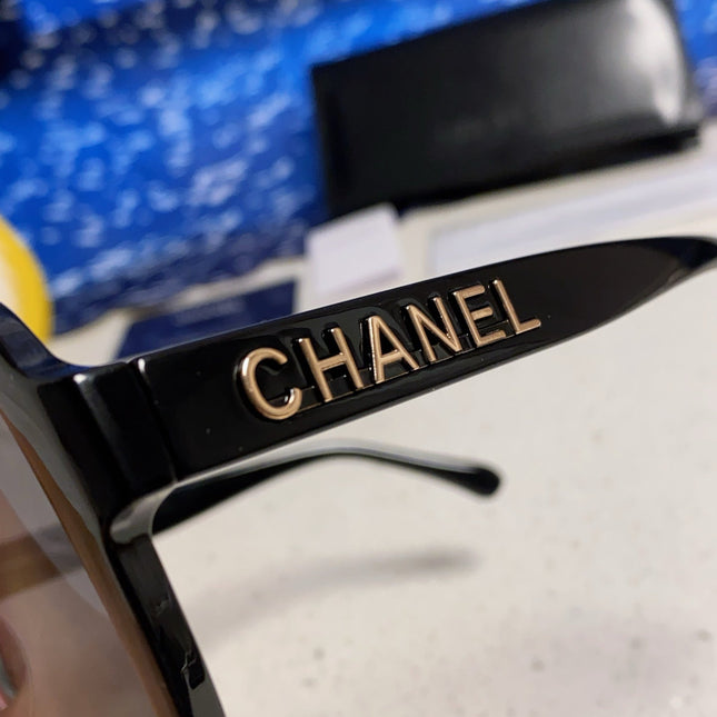 SQUARE SUNGLASSES 638932 IN BLACK ACETATE