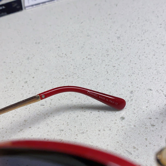 OVAL SUNGLASSES 640344 IN BLACK RED ACETATE METAL FRAME EMBOSSED PEARL