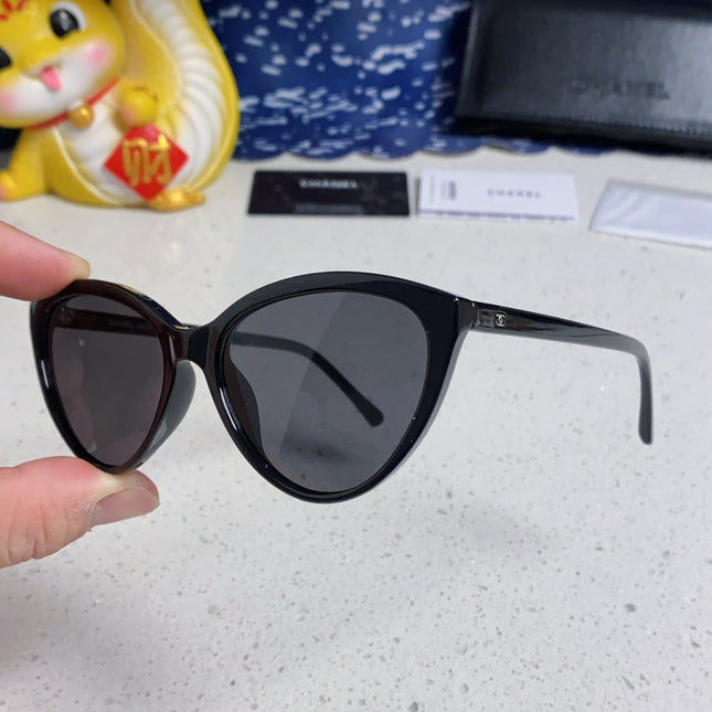 CAT EYE SUNGLASSES CH3393 IN BLACK ACETATE BLACK LENSES