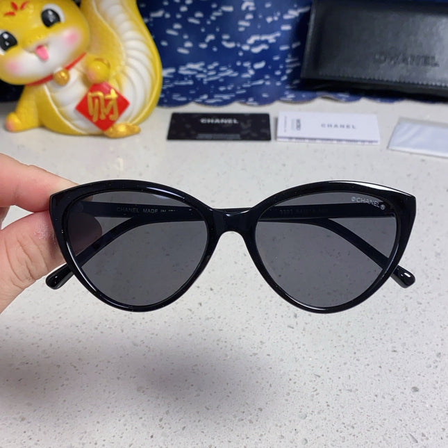 CAT EYE SUNGLASSES CH3393 IN BLACK ACETATE BLACK LENSES