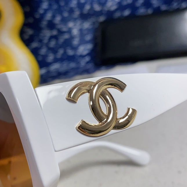 SQUARE SUNGLASSES CH5495 IN WHITE ACETATE BROWN LENSES