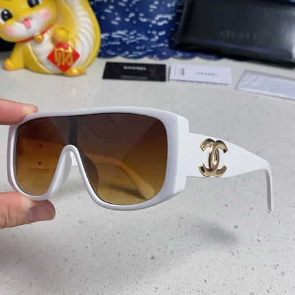 SQUARE SUNGLASSES CH5495 IN WHITE ACETATE BROWN LENSES