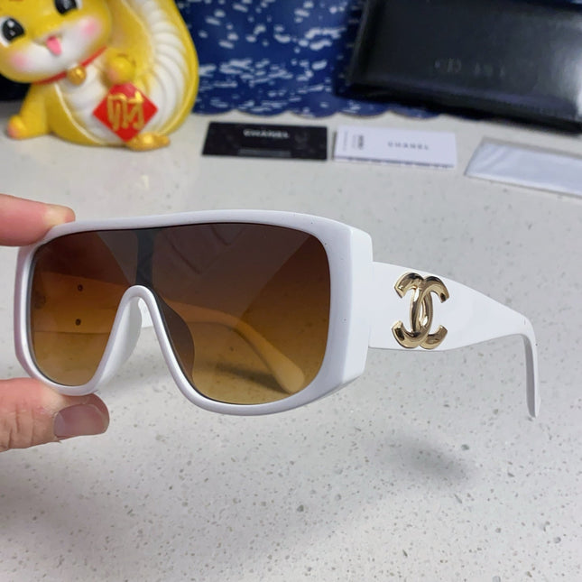 SQUARE SUNGLASSES CH5495 IN WHITE ACETATE BROWN LENSES